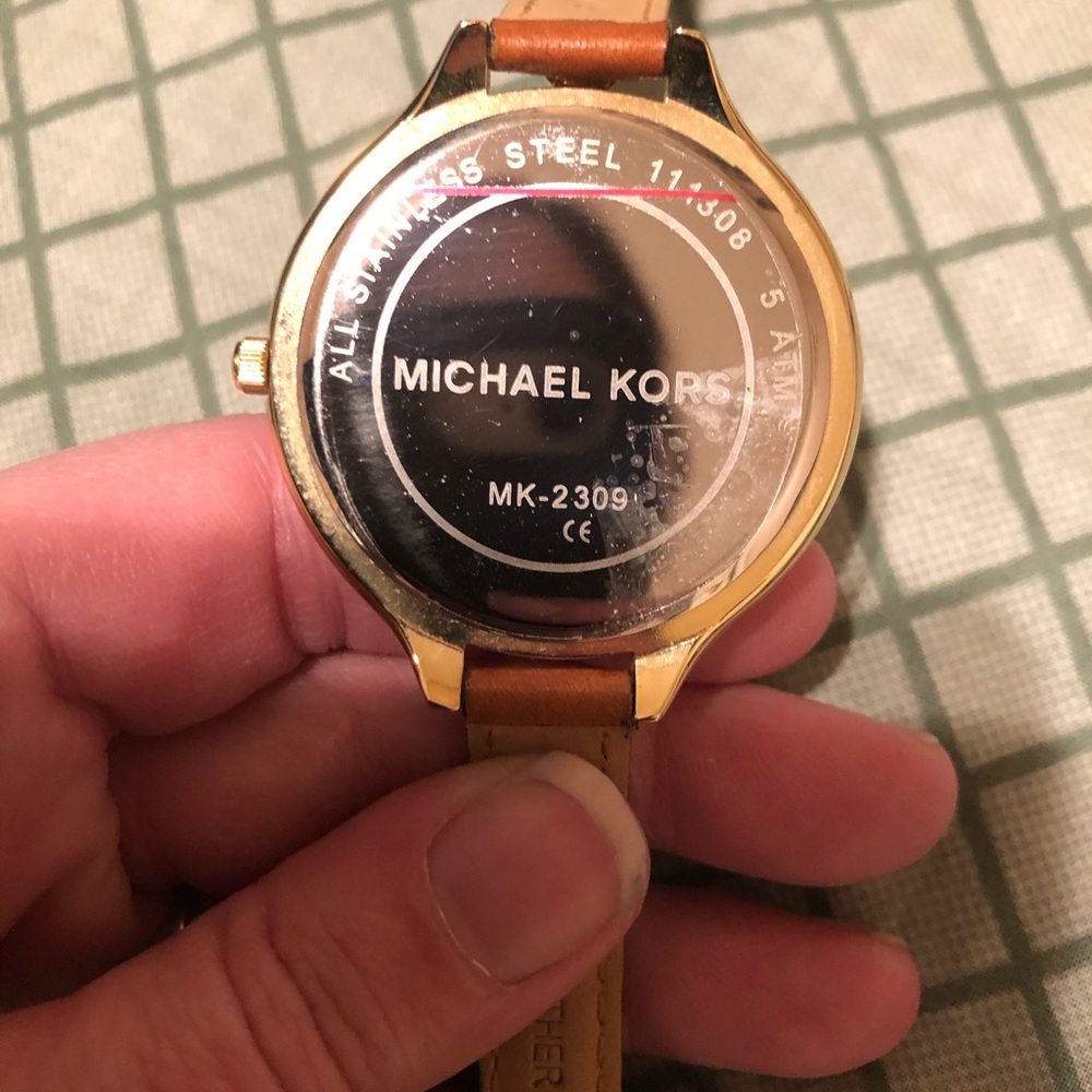 ⭐️NWOT⭐️ Michael Kors Genuine Leather Wrap Around Studded Watch - Picture 4 of 6
